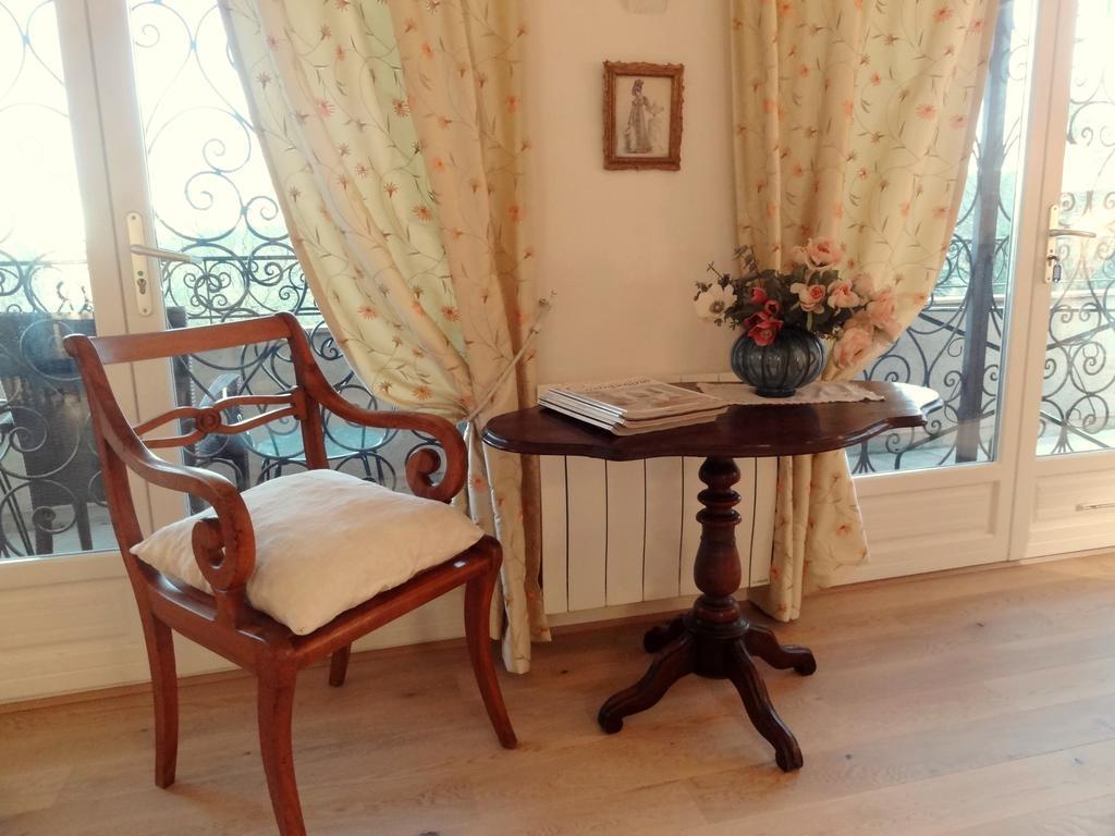 Le Loft Campagnard Apartment Живерни Стая снимка